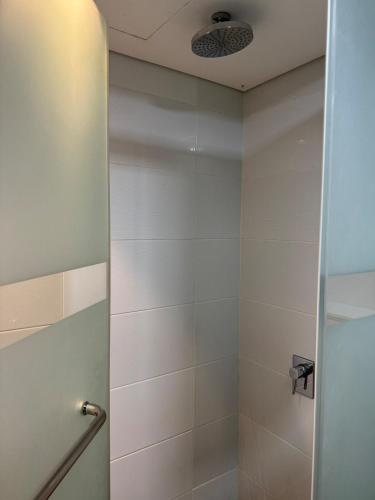 Affordable master bedroom hotel apartment, Дубай (фото 9)