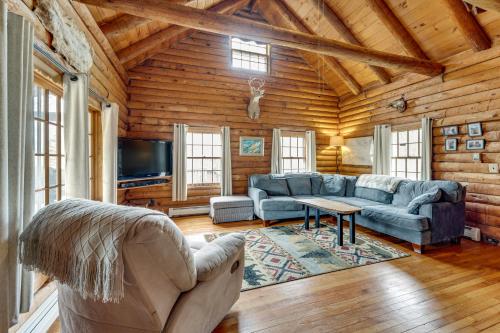 2 Mi to Lake Willoughby Peaceful Log Cabin! in Westmore