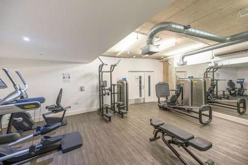 Lakeside Retreat - Peaceful Base Near Wembley - image 12