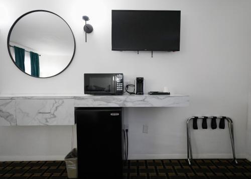 Pilgrim Inn in Lee, USA