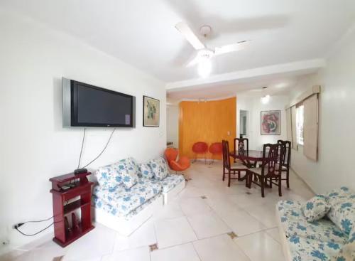 One-Bedroom Apartment image 6