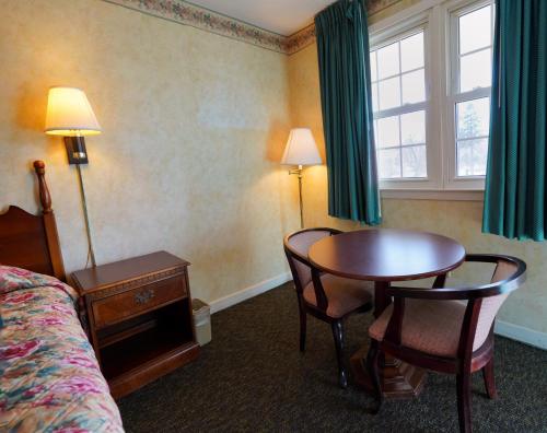 Pilgrim Inn - image 10