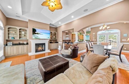 304D Windward Palms 4 Br condo by RedAwning – Myrtle Beach, SC
