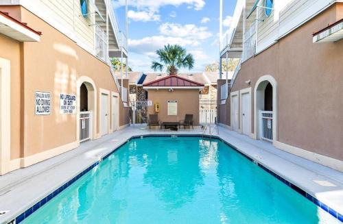 304D Windward Palms 4 Br condo by RedAwning – Myrtle Beach, SC