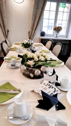 อาหารและเครื่องดื่ม, Hotel Schwert in ราสทัทท์