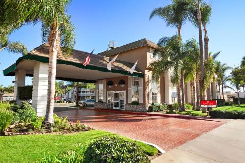 Ramada by Wyndham Costa Mesa/Newport Beach