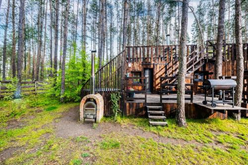 Leśny domek w stylu scandi z jacuzzi nad jeziorem Kaszuby pieski tylko do 10kg za dodatkową opłatą (Domek lubiana180 SCANDI wsrod drzew JACUZZI SAUNA KOMiNEK i TARAS na dachu jezioro Kaszuby Pieski ty) in Lubiana