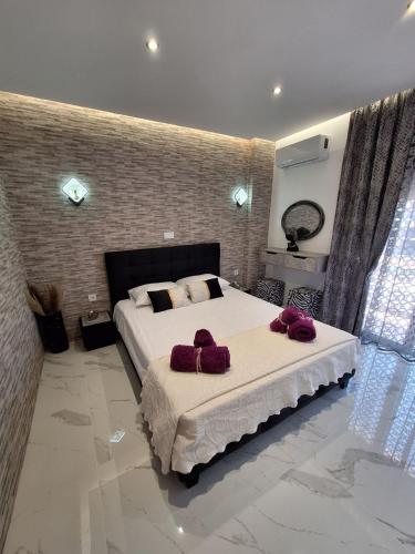 EFReMIAS PLACE