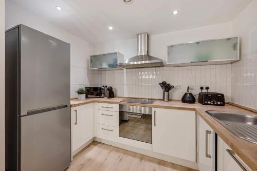 Baltic Apt II - City Centre with Parking, Sleeps 6, Liverpool (photo 6)