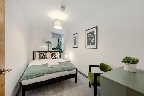 Baltic Apt II - City Centre with Parking, Sleeps 6, Liverpool (photo 3)