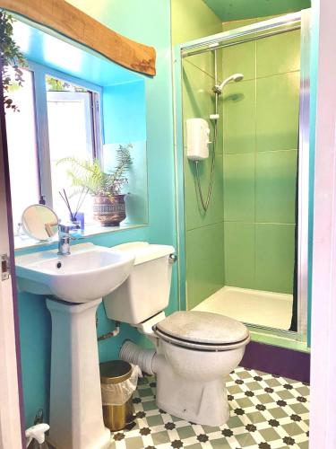 Bathroom, Avalon Retreat Cabin in Glastonbury