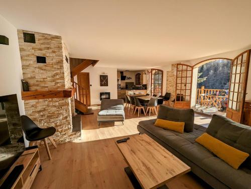 Koplietošanas atpūtas telpa ar TV, Magnifique Chalet avec Balneo in Roubion