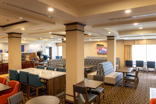 อาหารและเครื่องดื่ม, Holiday Inn Express Hotel & Suites Brockville By IHG in บรอควิล (ON)