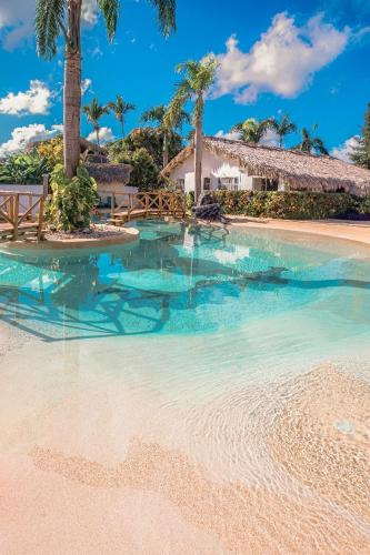 Villa Las Palmeras con piscina en Las Galeras in Las Galeras