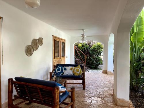 Villa Las Palmeras con piscina en Las Galeras in Las Galeras