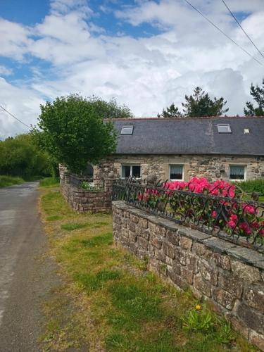 ทัศนียภาพภายนอกโรงแรม, Charmante longère bretonne (Charmante longere bretonne) in บูร์บริยัก