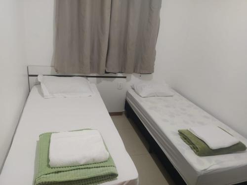 2 twin beds