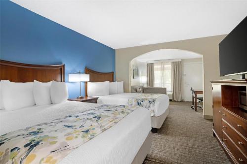 Queen Room with Two Queen Beds - Non-Smoking