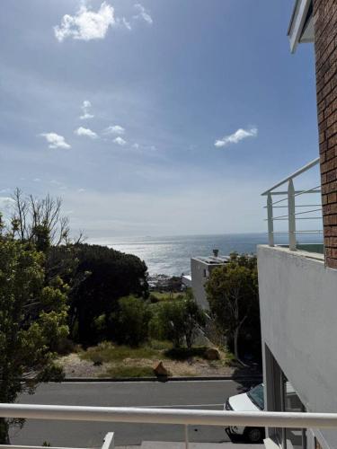 17D - Stylish Spacious Studio Scenic Balcony Views - image 14