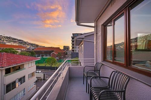 Prime Sea Point Location Spacious - image 9