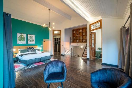 Llandudno - Wood-fired Hot tub and Outdoor Pool with Gym and Sleeps 14 - main image