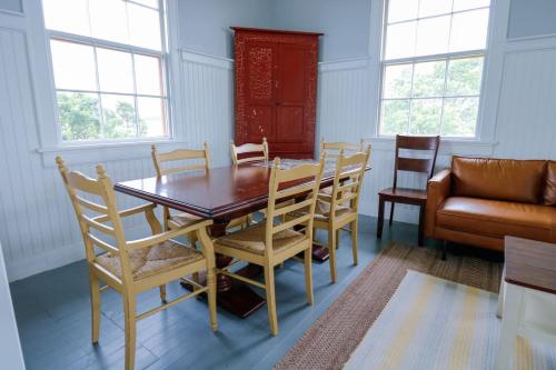 Private Island Getaway - 2BR Cottage in Peaks Island (ME)