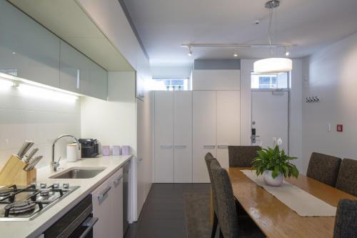 Bowen 19-Apartment near town - image 11