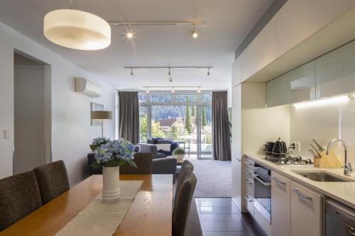 Bowen 19-Apartment near town - image 8