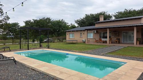 숙소 외관, Refugio en Praderas in 엘 아이발