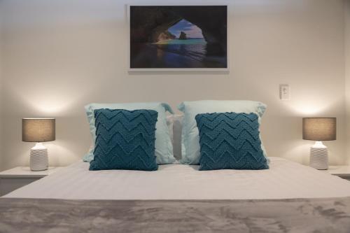 Bowen 18- apartment near town - image 9