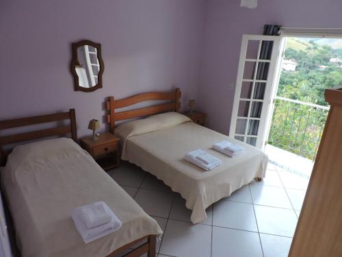 1 double bed, 1 twin bed
