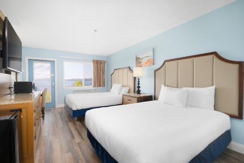 2 queen beds