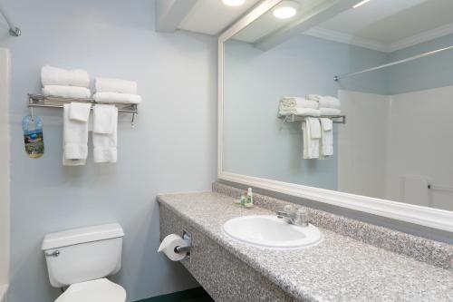 Fireside Inn & Suites - image 9