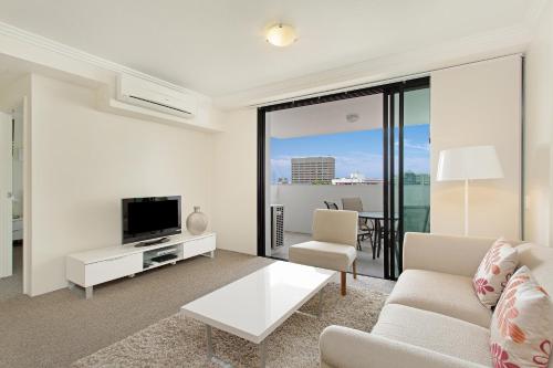 One-Bedroom Apartment image 2