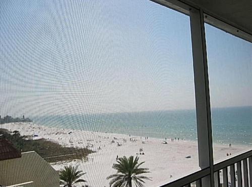 Beachfront Penthouse - Expansive Gulf View from Every Room! Wifi, Screened Lanai in Siesta Key, USA
