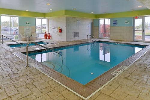 Holiday Inn Express Hotel & Suites Terre Haute an IHG Hotel - image 38