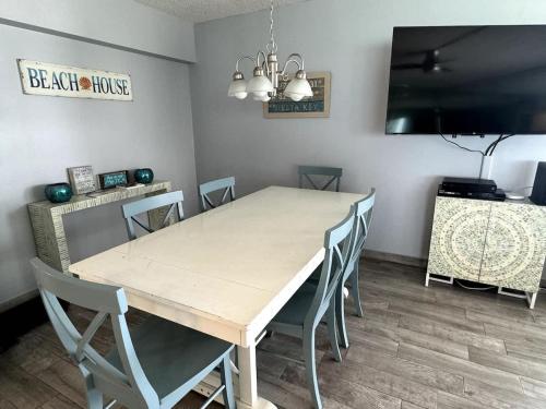 Full beachfront Condo - Gulf view- Sunsets - Pool - Chairs, Siesta Key (photo 9)