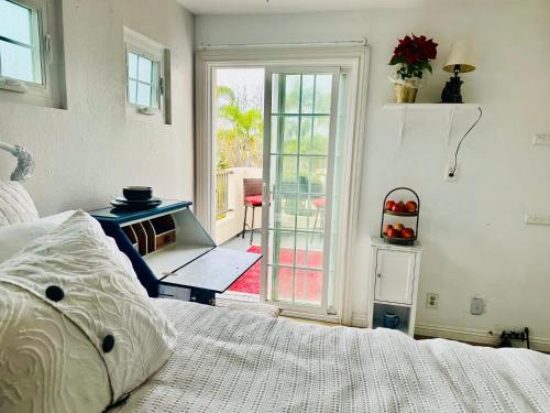 Claudine's Room for rent in Santa Barbara CA detail