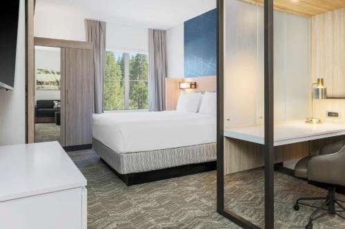 Suite, 1 King, Sofa bed, Trundle bed
