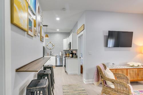 Walk to The Strand Home in Historic Galveston near Vasútmúzeum