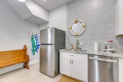 Walk to The Strand Home in Historic Galveston near Vasútmúzeum