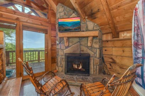 Cute Studio Cabin! Views! Private. Hot Tub. Relax! thumb 4