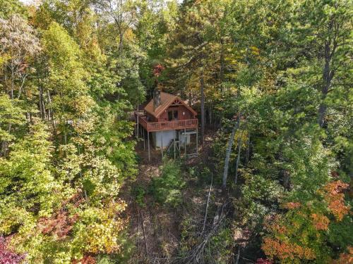 Cute Studio Cabin! Views! Private. Hot Tub. Relax! detail