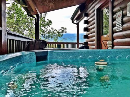 Gorgeous View. Hot Tub. Privacy. Fireplace. Pool & Fishing Access! detail