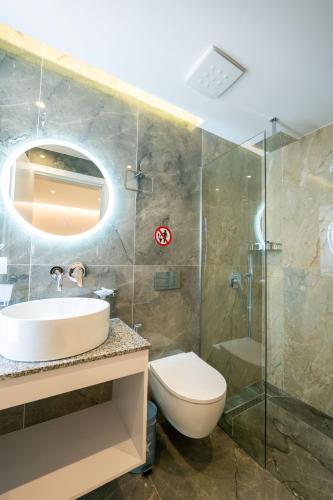 Deluxe Triple Room image 1
