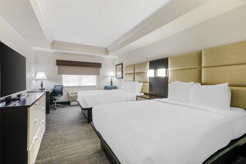 Queen Room with Two Queen Beds - Pet Friendly/Non Smoking