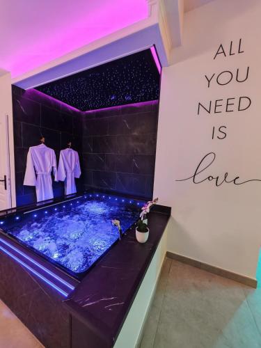 - Aux Bulles 2 - Suite & SPA - By Skyline Residence in Limoges