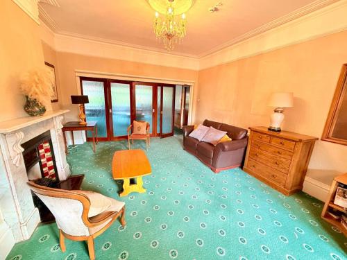 Hylands Hotel Single Room Private Bathroom & Free Parking in Nottingham