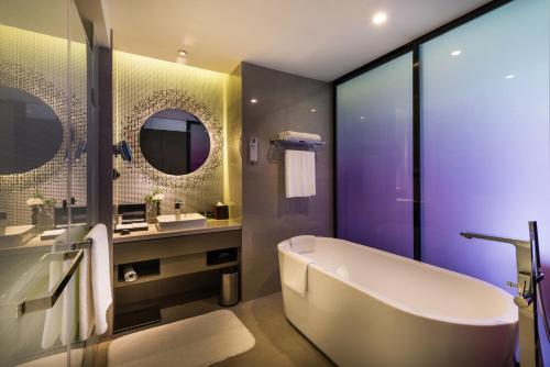 room detail thumbnail 2