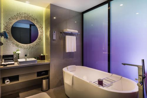 room detail thumbnail 2